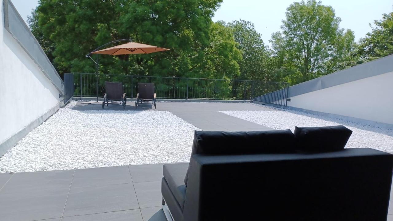 Mit Kamin Und Traumhafter Dachterrasse Mit Weitblick In *