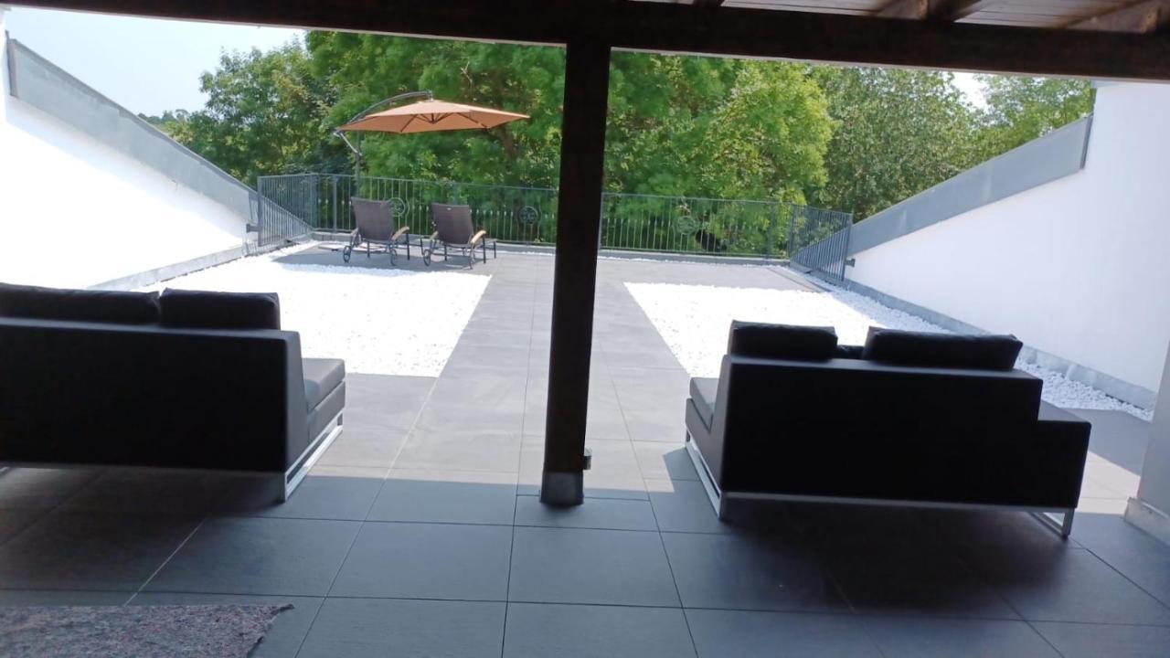 Mit Kamin Und Traumhafter Dachterrasse Mit Weitblick In *